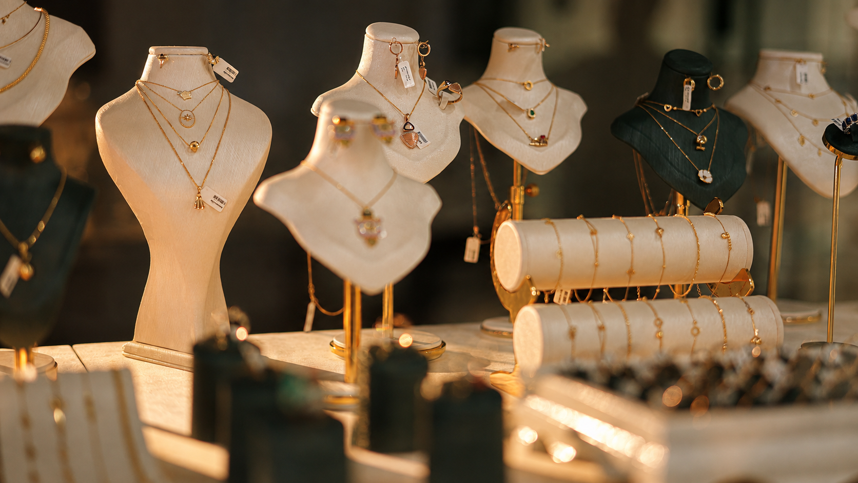 Gallery jewelry detail